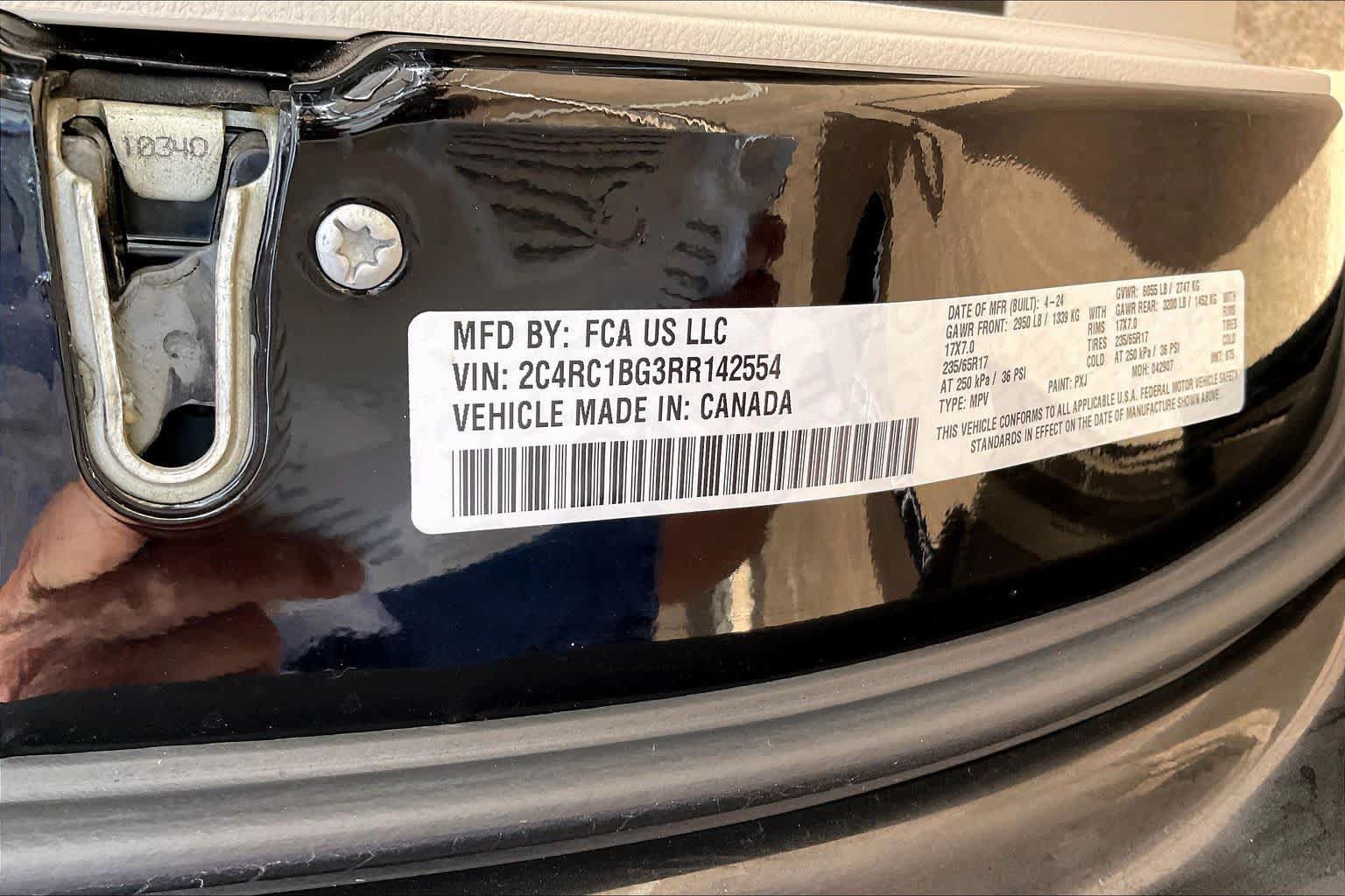 Used 2024 Chrysler Pacifica Touring-L FWD image 31