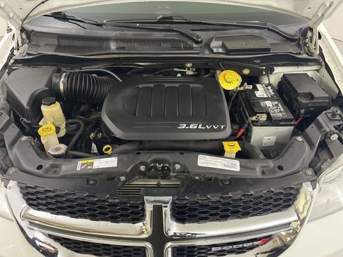 Used 2018 Dodge Grand Caravan SE FWD image 9