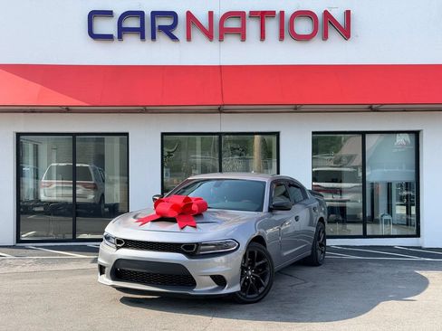 Used 2017 Dodge Charger SXT w/ Driver Confidence Group AWD/4WD image 2