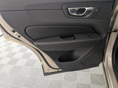 Used 2025 Volvo XC60 B5 Plus image 29