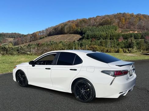 Used 2019 Toyota Camry SE image 5