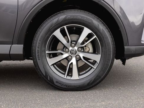 Used 2018 Toyota RAV4 XLE w/ All Weather Liner Package FWD image 4