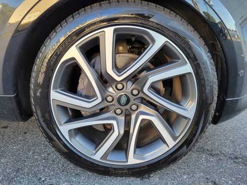 Used 2024 Land Rover Discovery Dynamic SE image 14