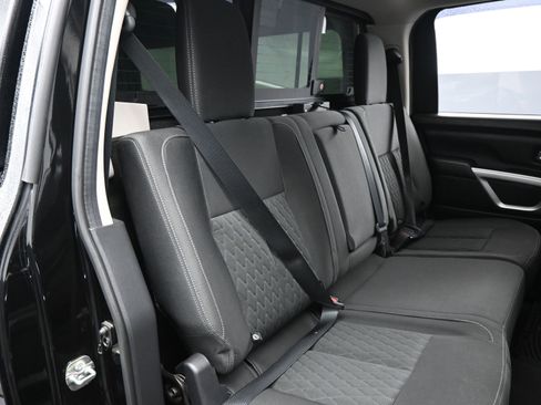Used 2017 Nissan Titan SV image 14