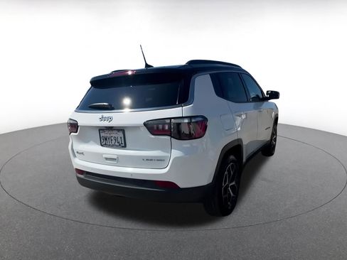 Used 2025 Jeep Compass Limited image 15