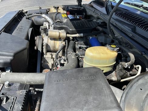 Used 2002 Chevrolet Silverado 2500 LT w/ Off-Road Skid Plate Pkg AWD/4WD image 41