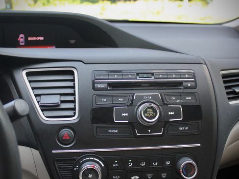 Used 2014 Honda Civic LX image 24