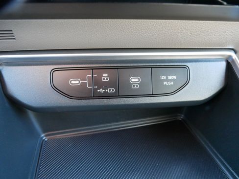 Certified 2025 Kia Carnival LXS image 33