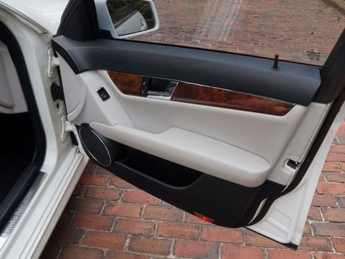 Used 2010 Mercedes-Benz C 300 Sedan image 14