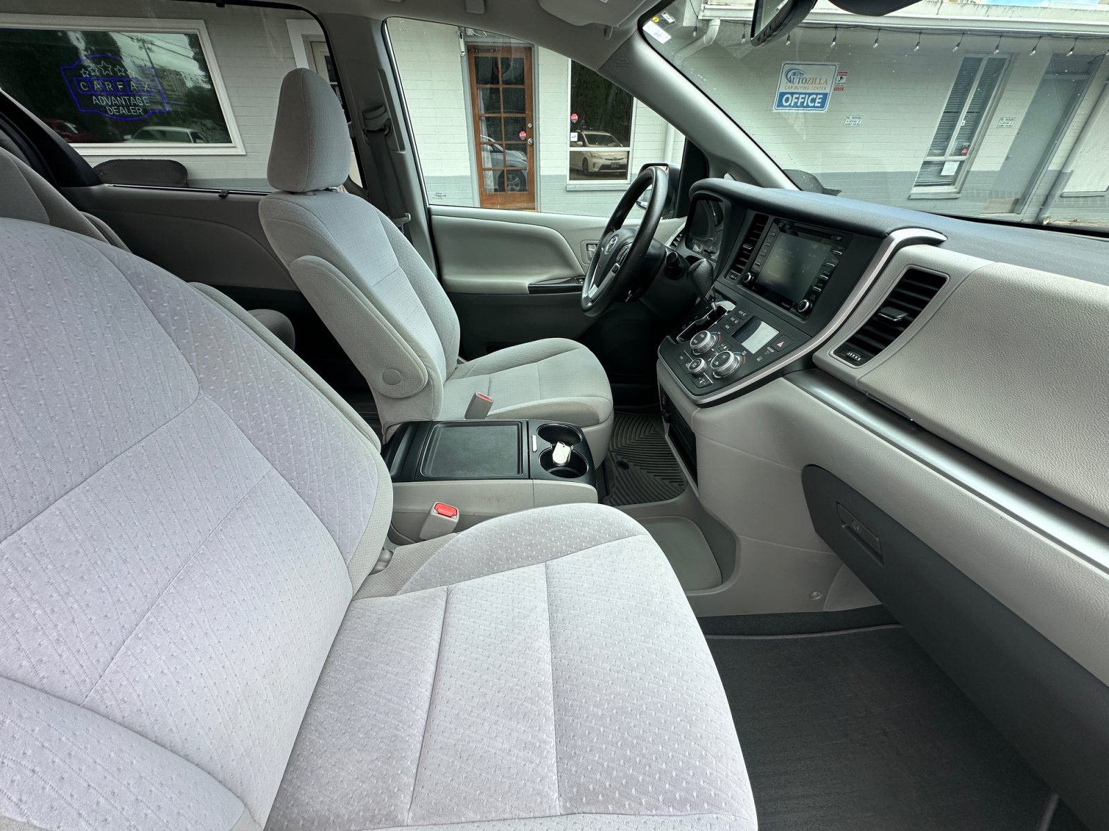 Used 2020 Toyota Sienna LE FWD image 19
