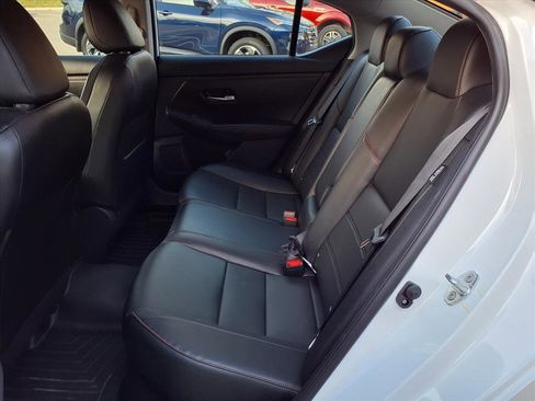 Used 2024 Nissan Sentra SR w/ SR Premium Package image 10