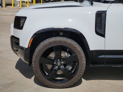 Used 2024 Land Rover Defender 130 X-Dynamic SE image 8