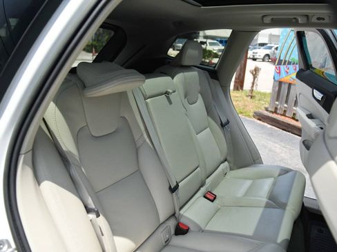 Used 2023 Volvo XC60 B6 Ultimate w/ Protection Package Premier AWD/4WD image 33