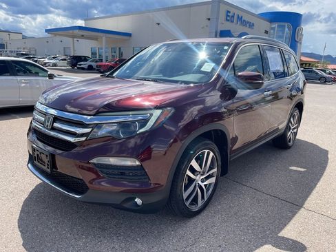 Used 2017 Honda Pilot Touring image 1
