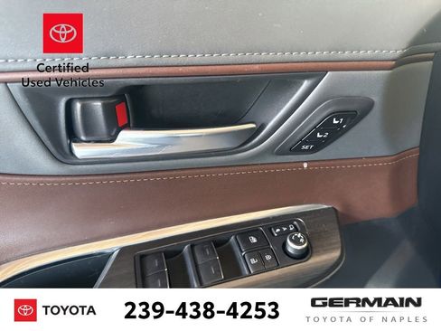Certified 2021 Toyota Venza XLE w/ Softex Package image 17