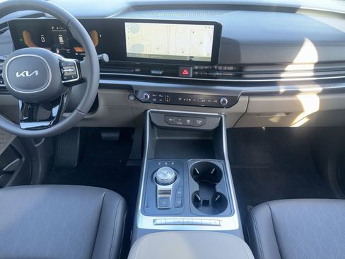 New 2026 Kia Carnival LXS FWD image 13