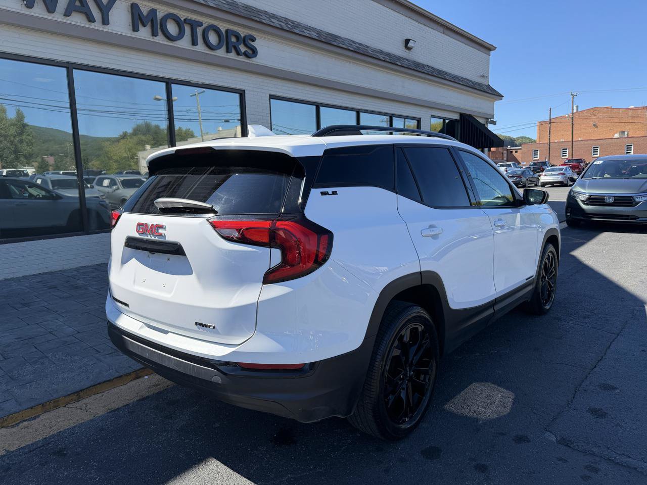 Used 2021 GMC Terrain SLE w/ Elevation Edition AWD/4WD image 3