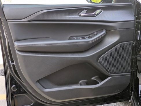 New 2025 Jeep Grand Cherokee Altitude image 12