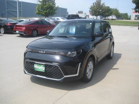 Used 2025 Kia Soul LX w/ LX Technology Package FWD image 4