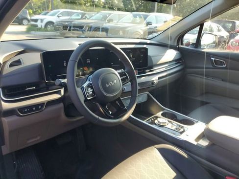 New 2026 Kia Carnival EX image 7