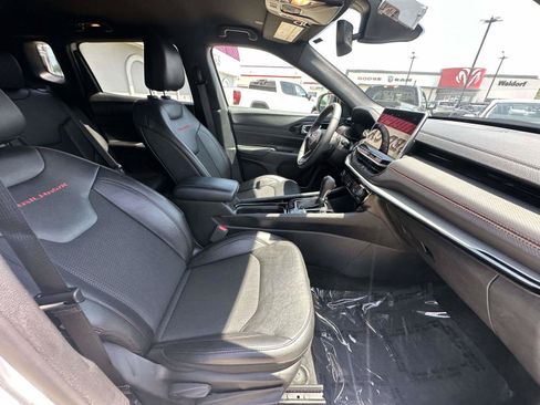 Used 2025 Jeep Compass Trailhawk AWD/4WD image 29