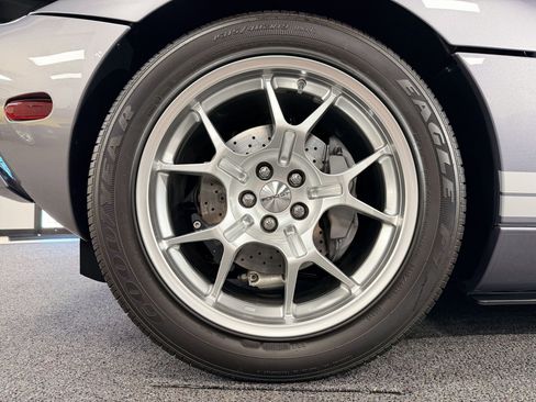 Used 2006 Ford GT image 16