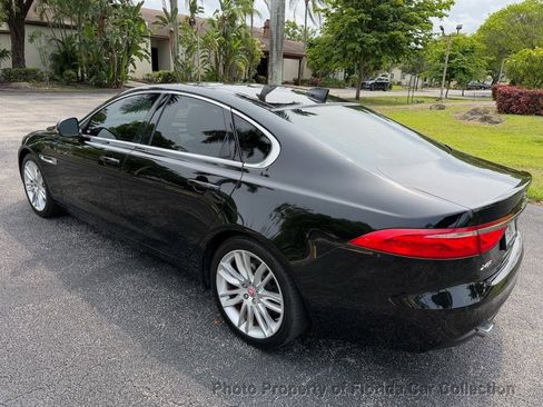 Used 2016 Jaguar XF Prestige RWD image 3