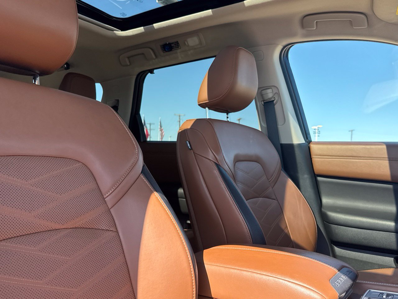 Used 2024 Nissan Pathfinder Platinum FWD image 35
