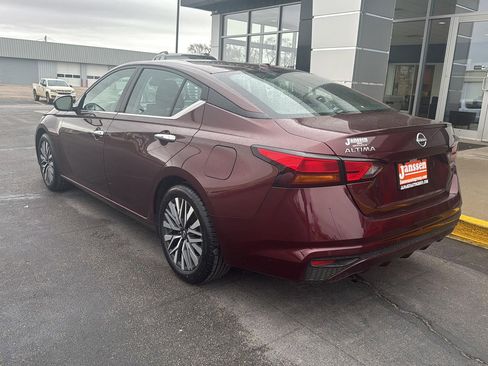 Used 2024 Nissan Altima 2.5 SV image 2