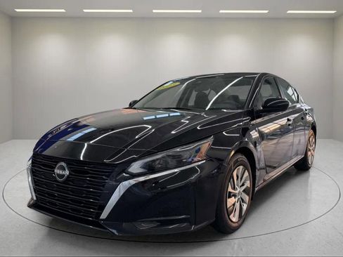 Used 2023 Nissan Altima 2.5 S image 4