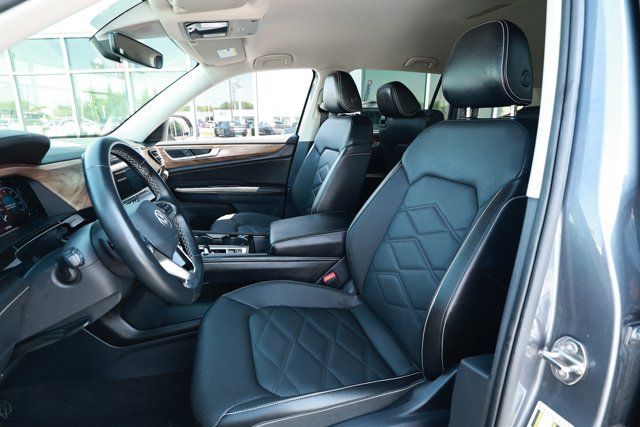 Used 2025 Volkswagen Atlas SE FWD image 21