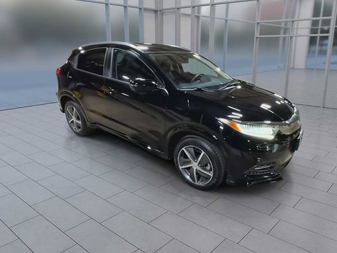 Used 2020 Honda HR-V Touring image 2