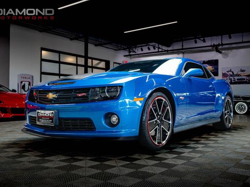 Used 2013 Chevrolet Camaro SS w/ Hot Wheels Special Edition image 10