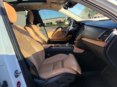 Used 2016 Volvo XC90 T8 Inscription image 22