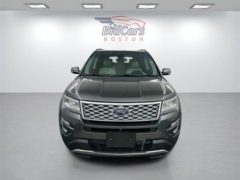 Used 2016 Ford Explorer Platinum image 2