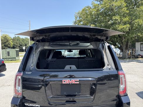 Used 2018 GMC Yukon SLE w/ SLE Value Package image 30