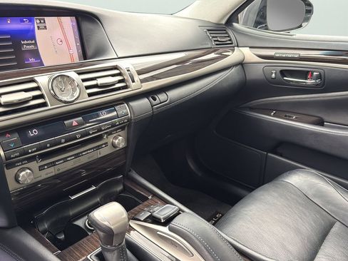 Used 2016 Lexus LS 460 w/ Comfort Package image 19