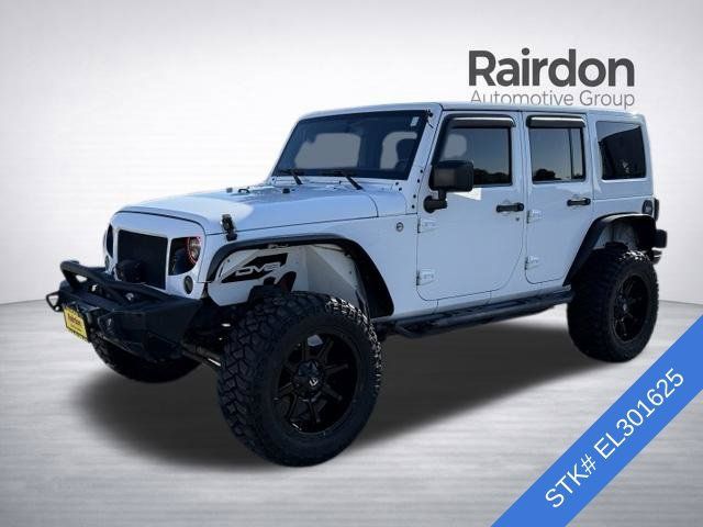 Used 2014 Jeep Wrangler Unlimited Sahara w/ Connectivity Group AWD/4WD image 3