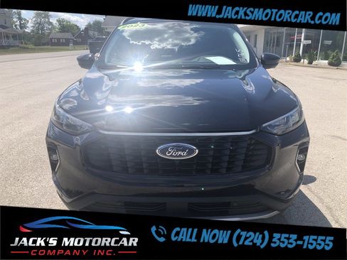 Used 2023 Ford Escape Platinum image 5