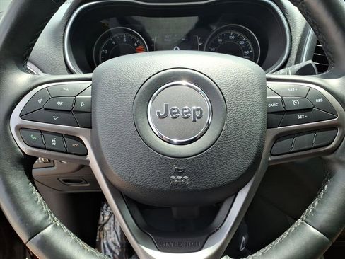 Used 2019 Jeep Cherokee Latitude Plus w/ Comfort/Convenience Group AWD/4WD image 13