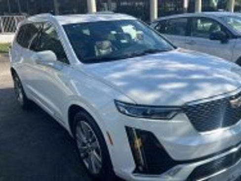 Used 2023 Cadillac XT6 Premium Luxury w/ Technology Package image 3