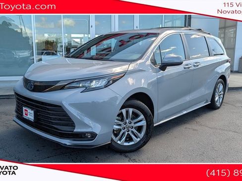 Used 2023 Toyota Sienna XLE Woodland Edition image 1