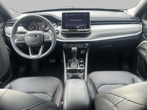 Used 2025 Jeep Compass Limited AWD/4WD image 9