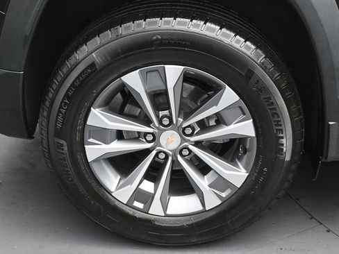Used 2025 Chevrolet Equinox LT AWD/4WD image 11