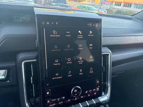 Used 2025 GMC Yukon XL Denali image 22