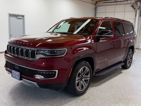 Used 2024 Jeep Wagoneer L Series II w/ Flexible Seating Group RWD image 8