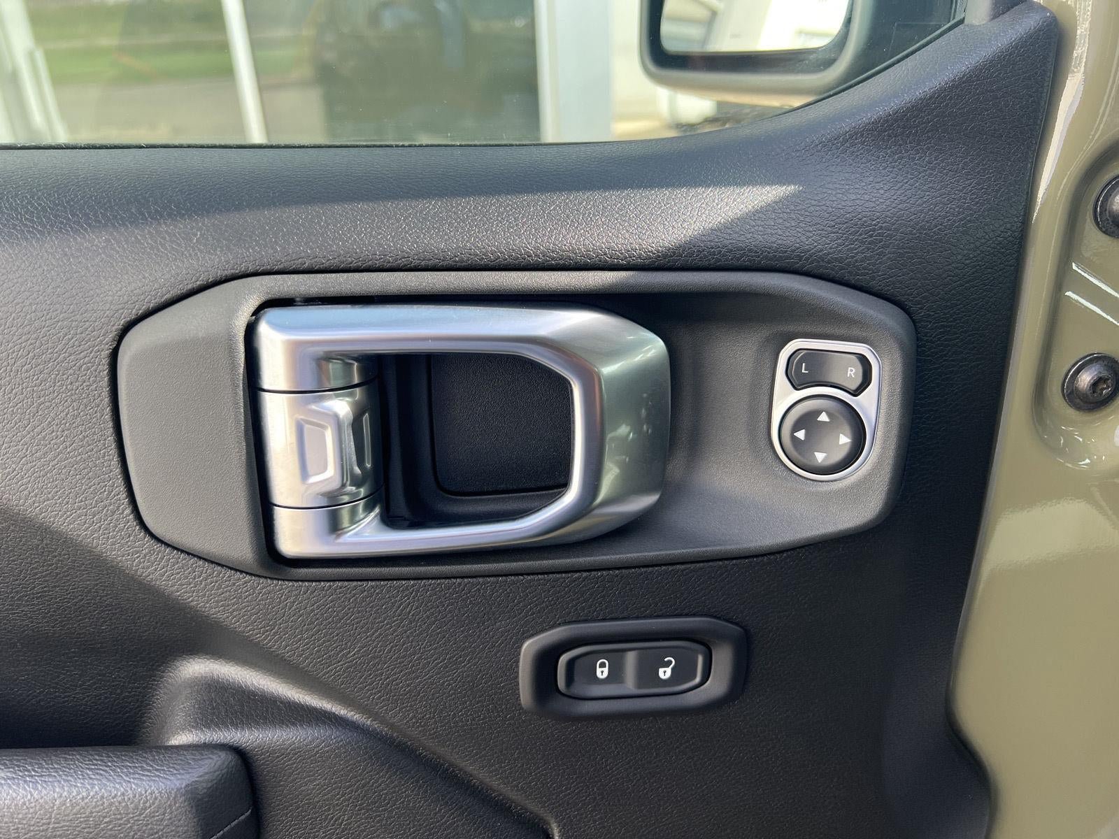 Used 2025 Jeep Wrangler Unlimited Sport AWD/4WD image 19