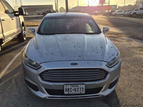Used 2015 Ford Fusion SE image 2