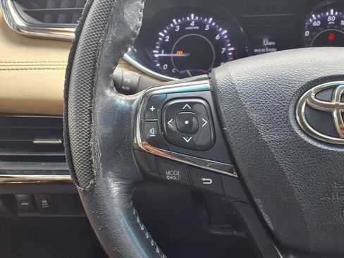 Used 2014 Toyota Avalon XLE Premium FWD image 16