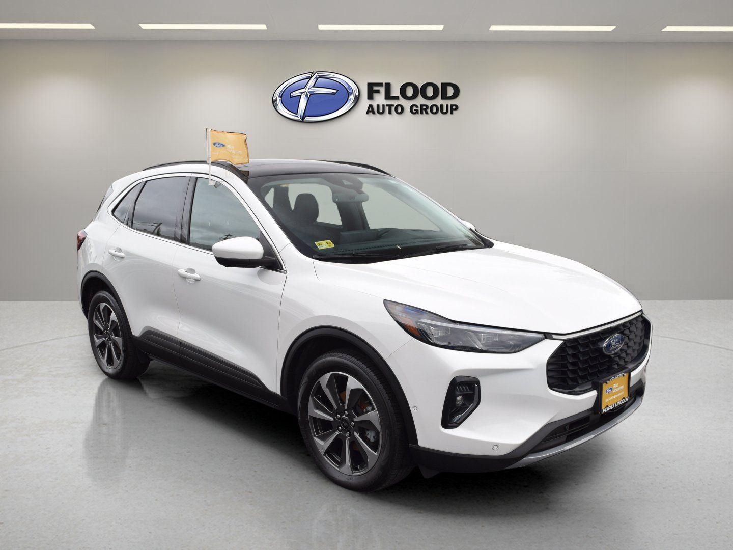 Certified 2023 Ford Escape Platinum w/ Premium Technology Package AWD/4WD image 1